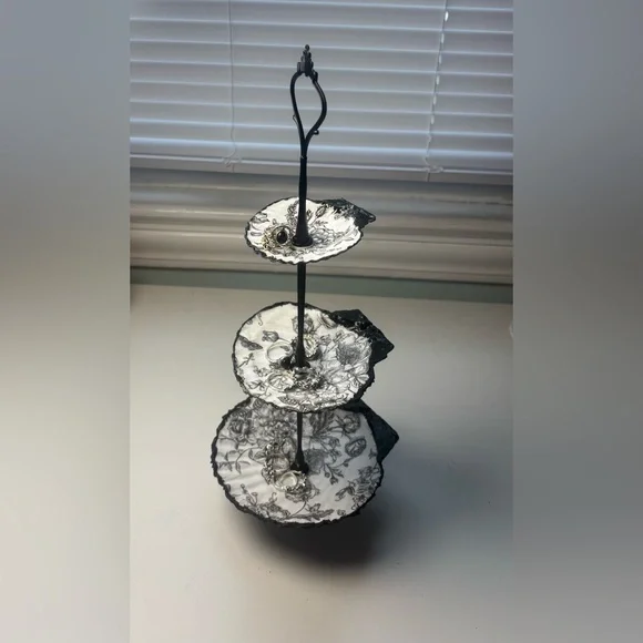 Handmade 3 Tier Scallop Shell Jewelry Stand With Black Rose Decoupage design - Picture 6 of 9